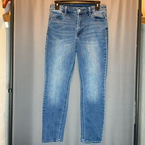 Old Navy High Rise WOW Straight Jean Size 6 Regular Medium Wash